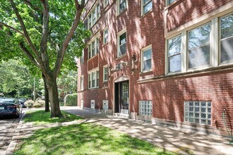 Building Photo - 1702 W Catalpa Ave