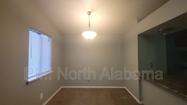 Foto del edificio - 900 Candlewood Dr NW