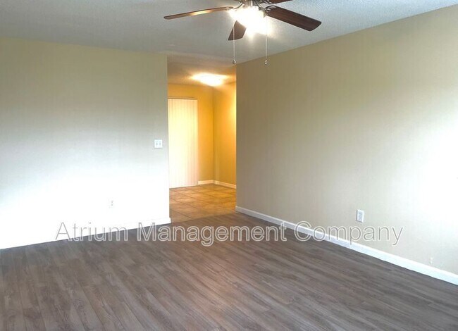 Foto del edificio - 5325 Curry Ford Rd