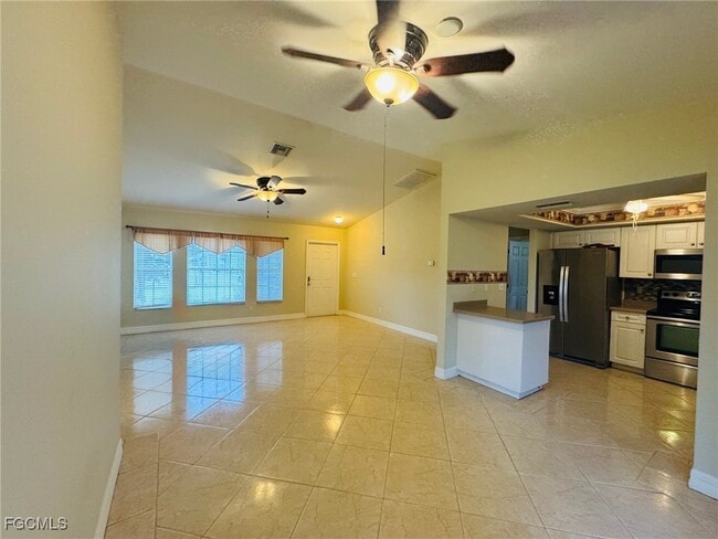 Building Photo - 616 SE 11th Ave