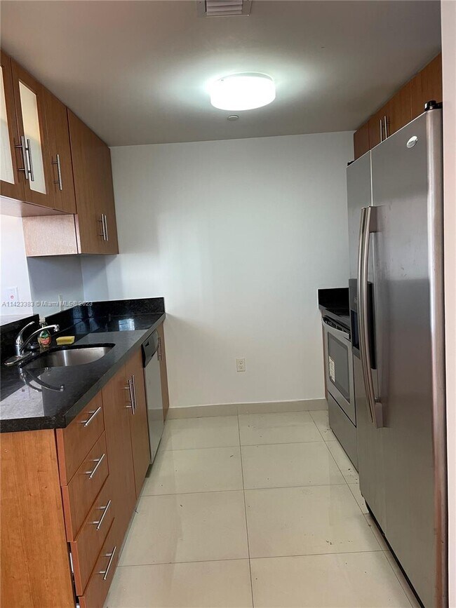 Foto del edificio - 601 NE 23rd St
