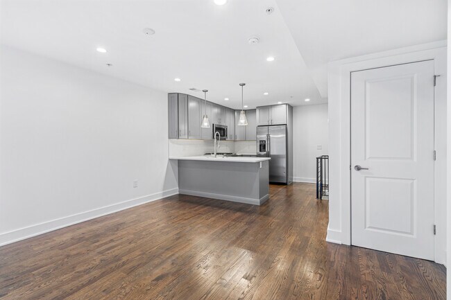 Kitchen/Living - 1649 E Eyre St