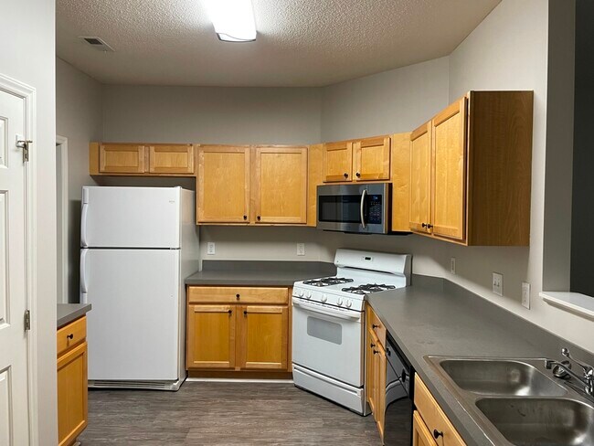 Building Photo - 4420 Pottery Ln