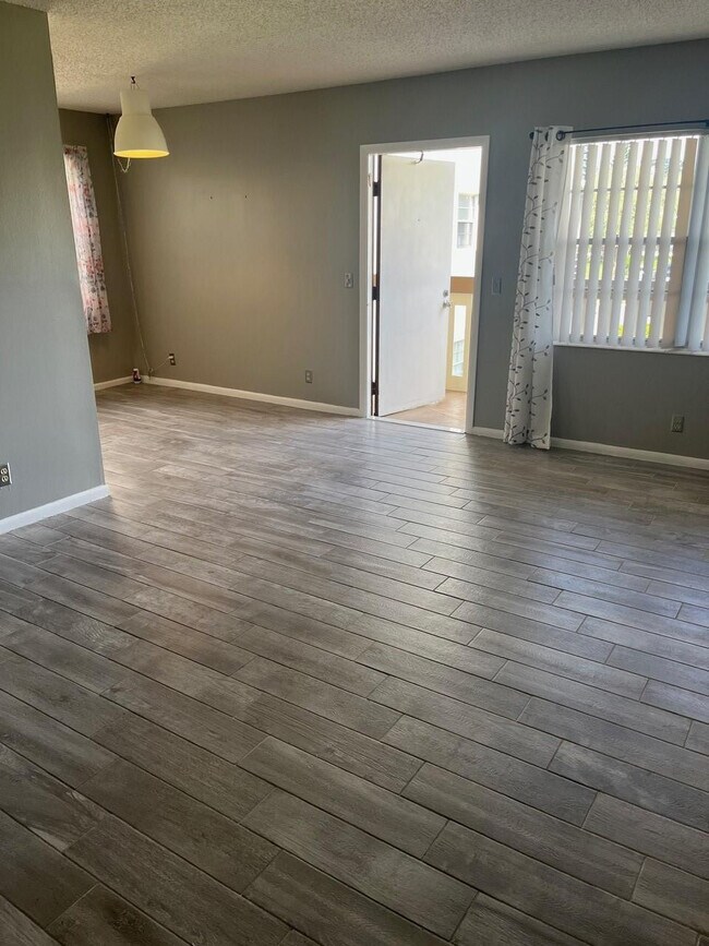 Foto del edificio - 144 Mansfield D