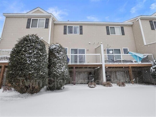 Building Photo - 5039 Evergreen Dr N