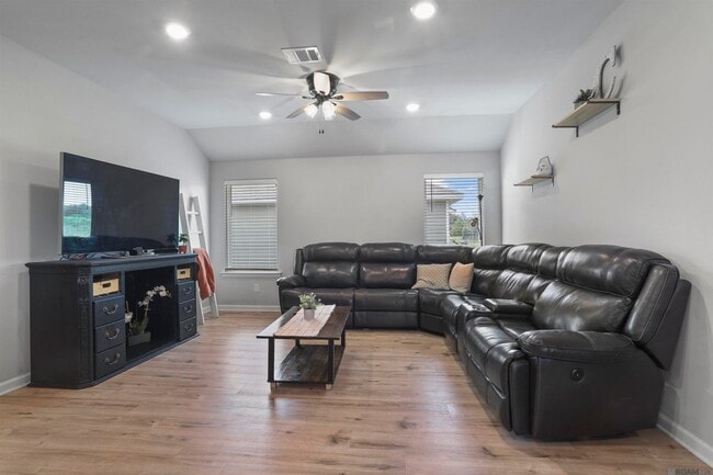 Building Photo - 5665 Magnolia de Percy Dr