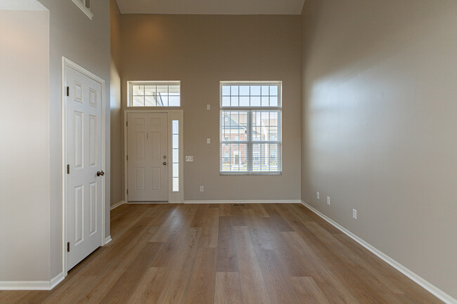 Foto del edificio - 7012 Churchhill Downs Dr