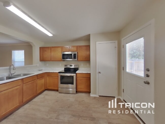 Building Photo - 8027 Abbotts Pointe