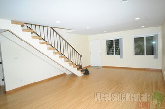 Living Area - 605 N Kings Rd