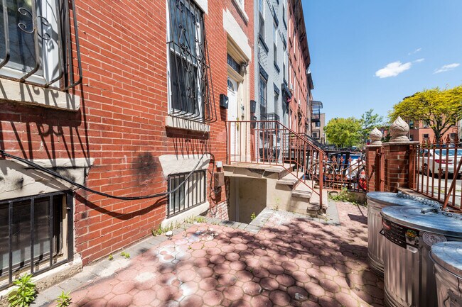 Building Photo - 1055 Jefferson Ave