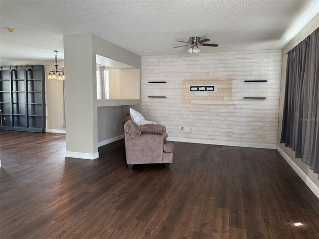 Building Photo - 211 Roseling Crossing