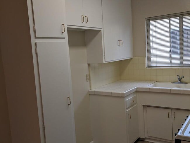 Interior Photo - 1241 Boynton St