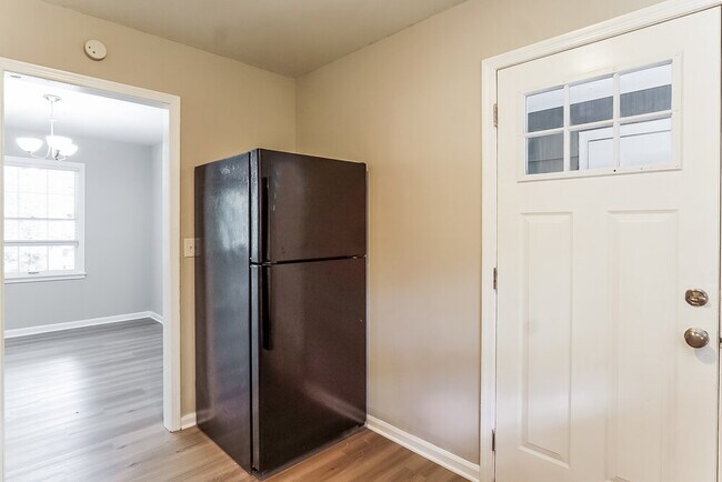 Foto del edificio - 941 Martinwood Cir