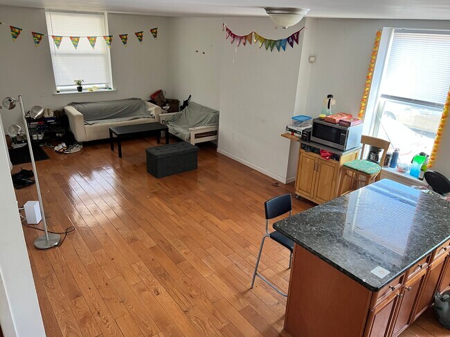 Foto del edificio - 648 N 33rd St