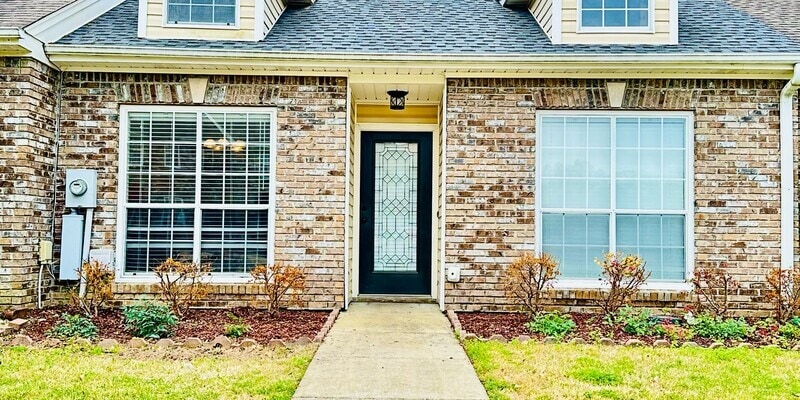 Primary Photo - 148 Chase Creek Cir