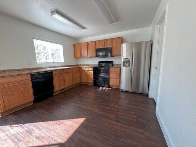 Building Photo - North Valley Four Bedroom Home