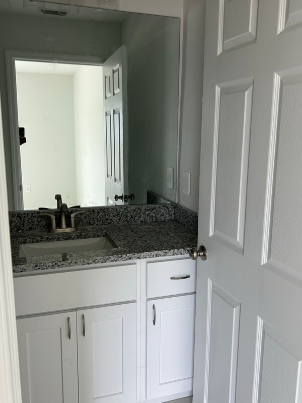 Foto del edificio - 2409-2411 Churchill Ave N