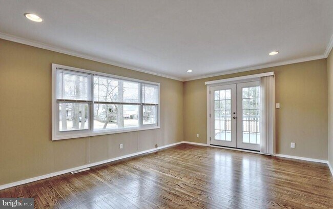 Building Photo - 501 Morris Dr