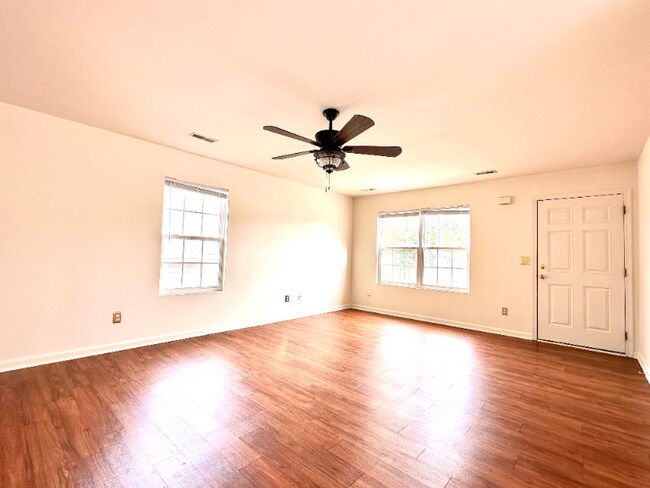 Foto del edificio - 1419 Burgess Ln
