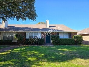 Building Photo - 9301 Regal Dr