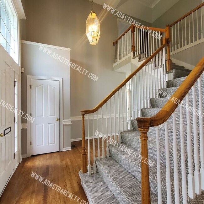 Foto del edificio - Gorgeous 4 Bedroom Home in Olathe-Amber Hi...