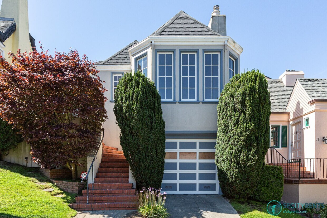 Primary Photo - Sherwood Forest: Single Famly Home w/ Air ...