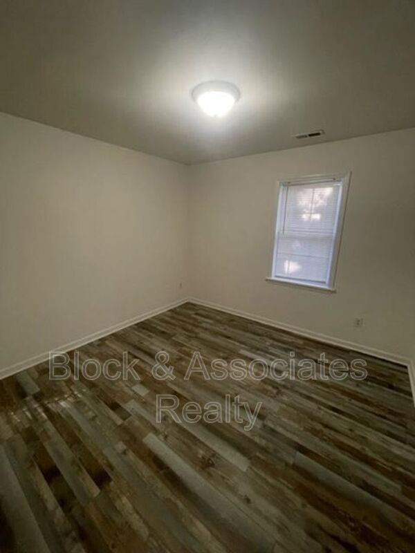 Foto del edificio - 115 Farmer Rd