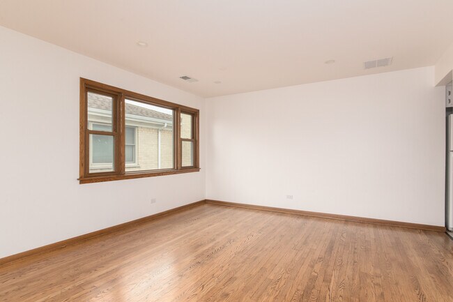 Foto del edificio - 8440 W Windsor Ave