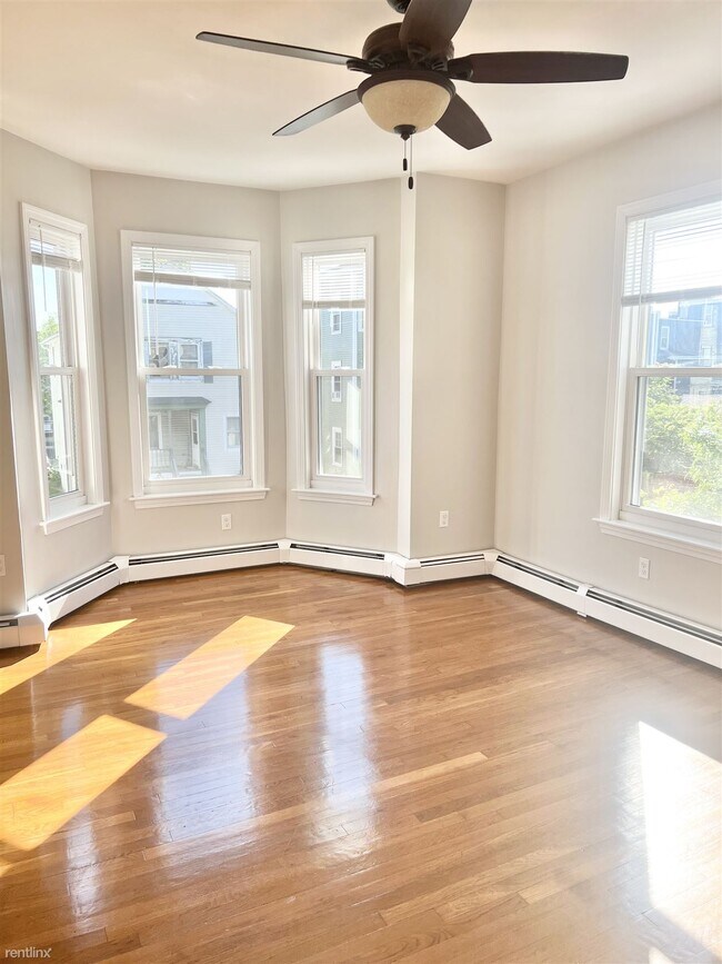 Foto del edificio - 2 br, 2 bath Triplex - 35 Edgewood Street ...