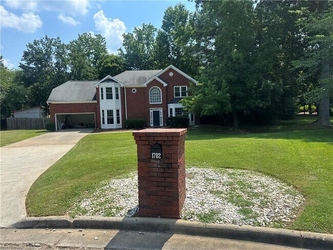 Building Photo - 1702 Stonegate Way SW