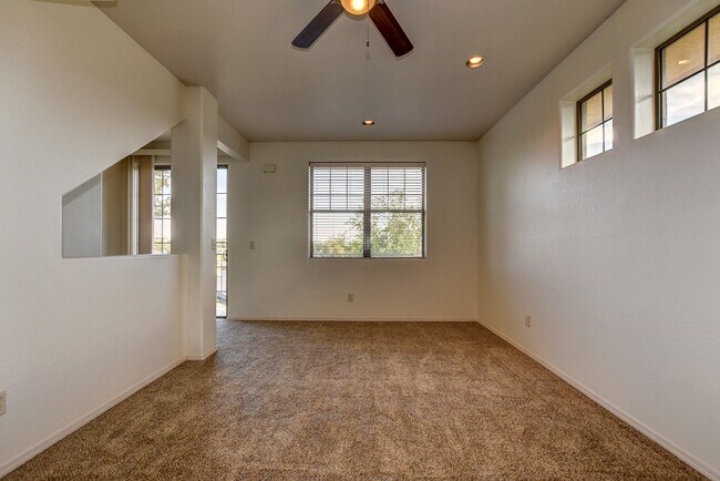 Foto del edificio - 221 Spring St