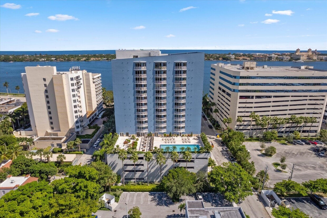 Primary Photo - 1551 N Flagler Dr