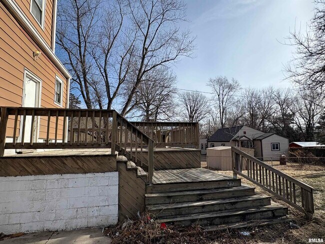 Foto del edificio - 2214 W Tripp Ave