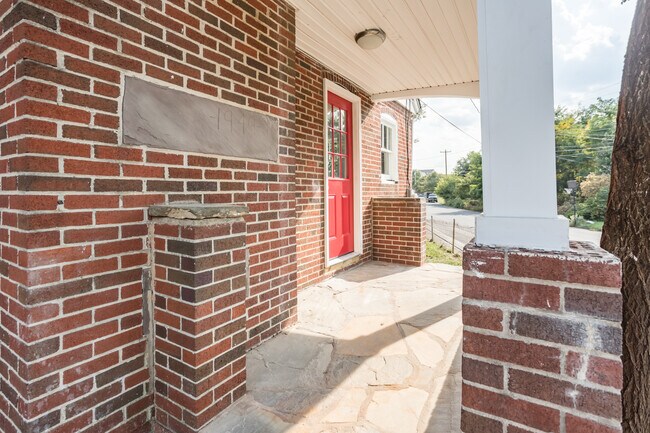 Building Photo - 215 Bellview Ave