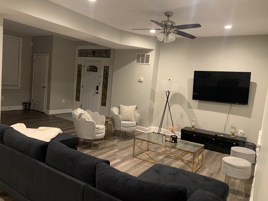 Foto principal - 4408 Forest View Ave