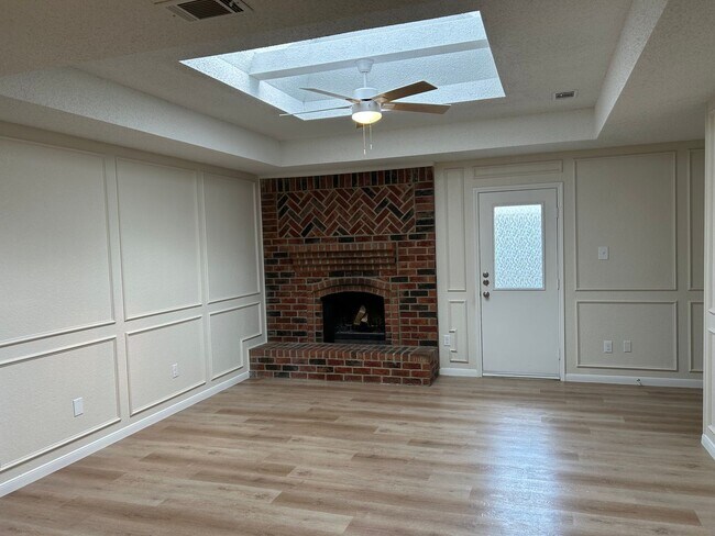 Building Photo - 6616/6618 Parkview Lane