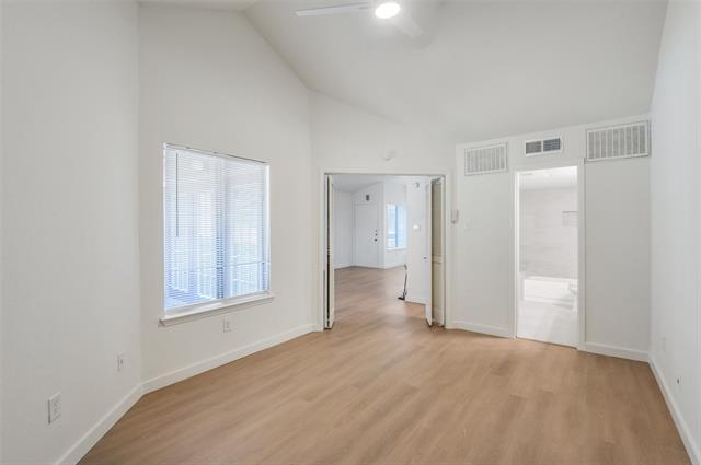 Foto del edificio - 5550 Spring Valley Rd