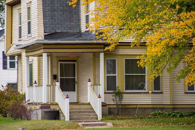 Foto del edificio - Spacious Duplex in South Bend