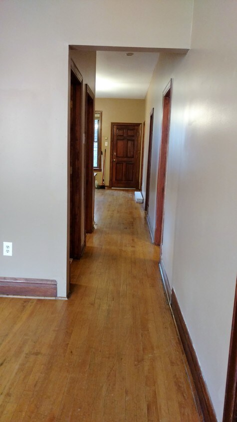 Primary Photo - 1055 N Wolcott Ave