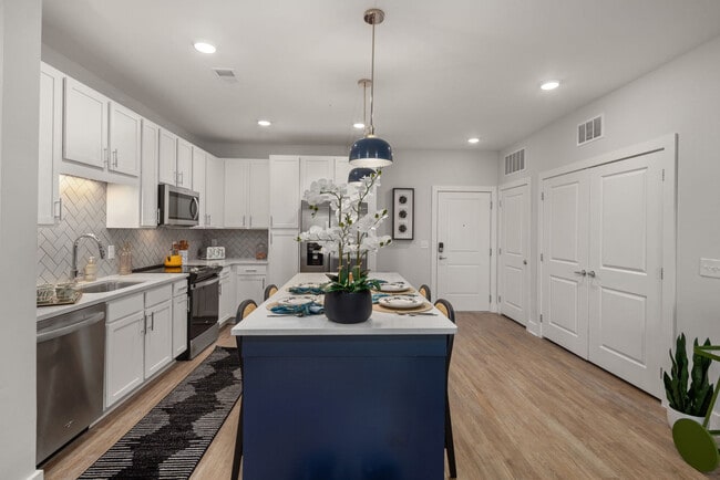 Solis Buffaloe apartments — community photo - Solis Buffaloe