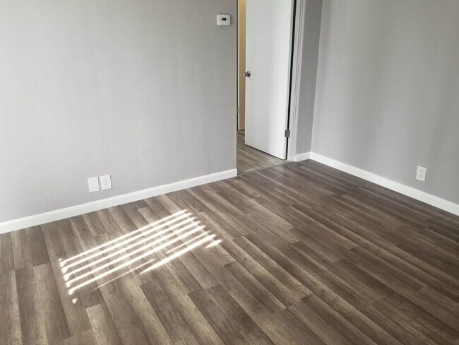 Foto del edificio - FABULOUS 1 BEDROOM 1 BATHROOM FOR LEASE