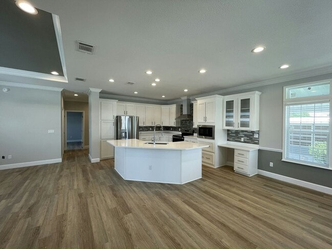 Building Photo - 932 Zacapa Ave