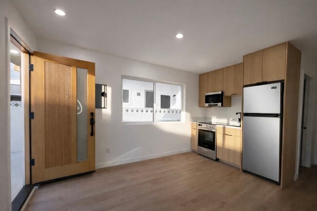 Building Photo - 12527 Cranbrook Ave