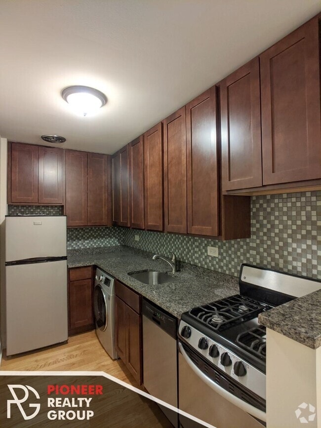 Building Photo - 557 W Arlington Pl
