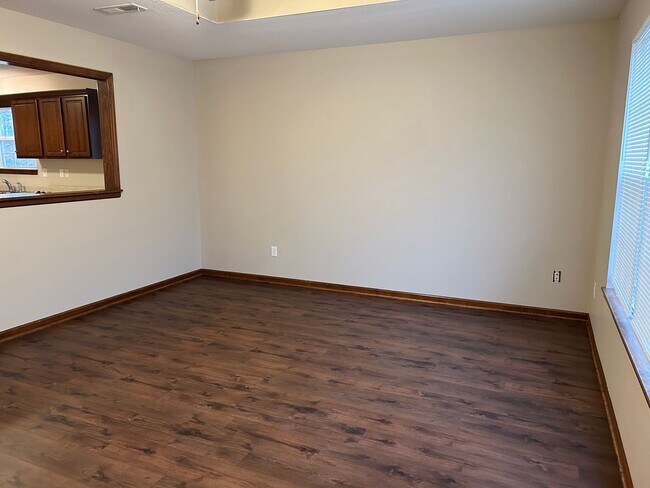 Foto del edificio - 2 Bed Single Level Duplex in Grain Valley