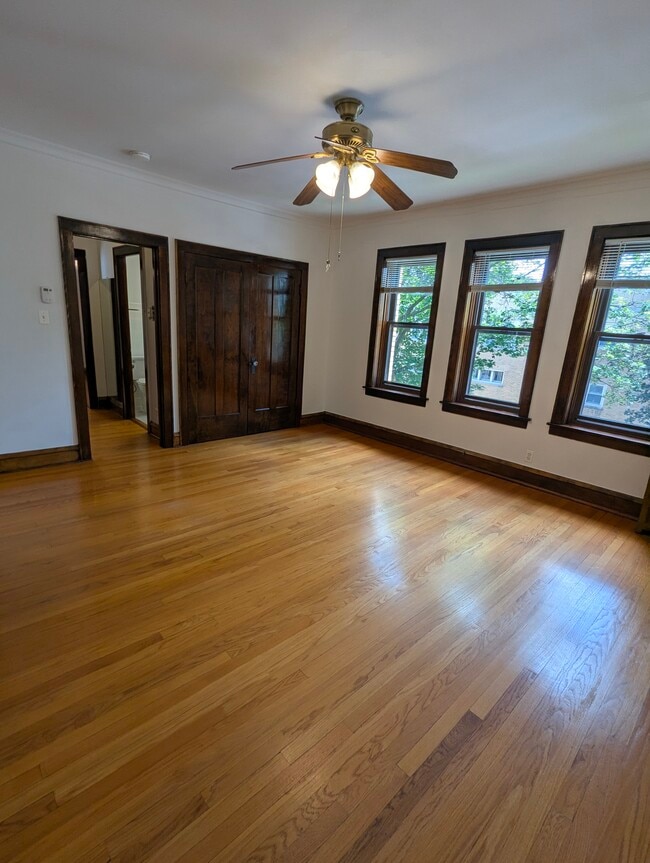 Building Photo - 3546 N Meade Ave