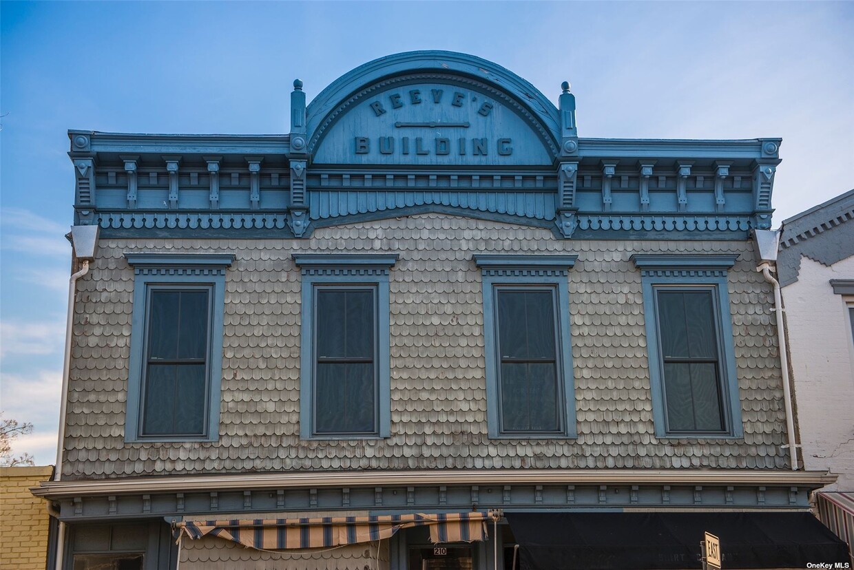 210 Main St Unit B, Greenport, NY 11944 Room for Rent in Greenport