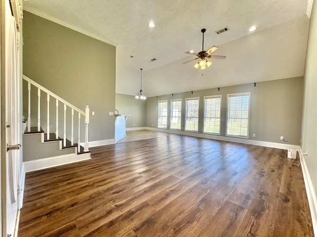 Building Photo - 54 Lawrence Rd