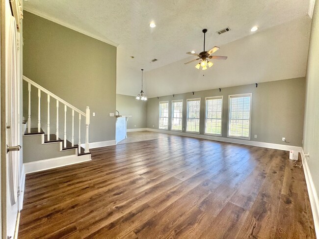 Foto del edificio - 54 Lawrence Rd