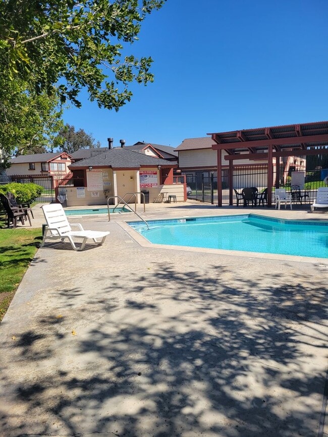Building Photo - Rancho Meadows